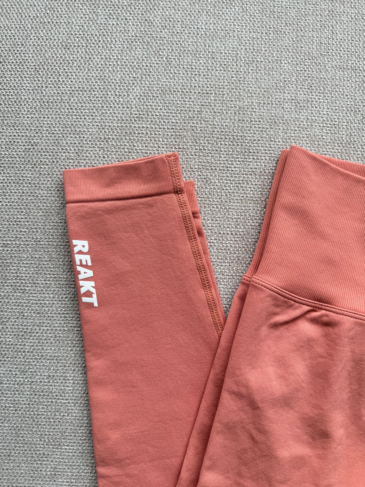 ELEVATE LEGGINGS - SAMPLE COLOUR